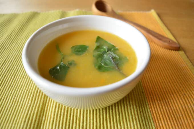 Yellow Zucchini Spinach Creamy Soup | mygutfeeling.eu